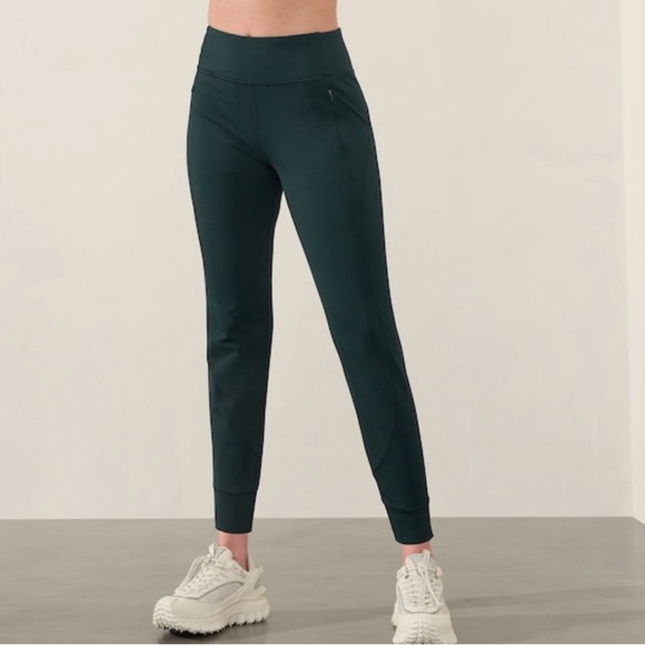 Athleta Rainier Jogger, Black, Medium - Picture 9 of 9